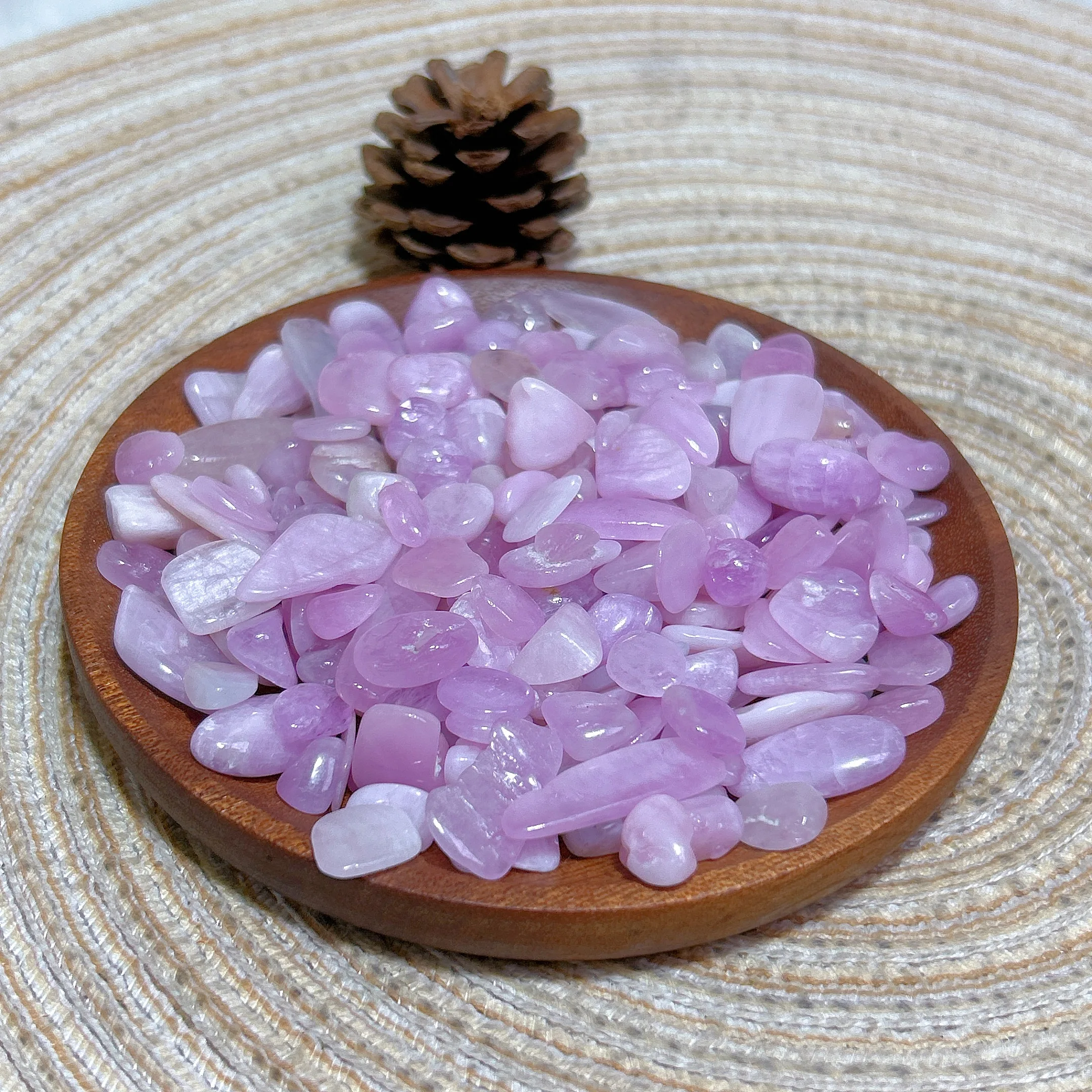 

Healing Natural Crystals Kunzite Chips Uv Fluorescence Raw Stone Polished High Quality Wholesale Energy Mineral Ornament Ore