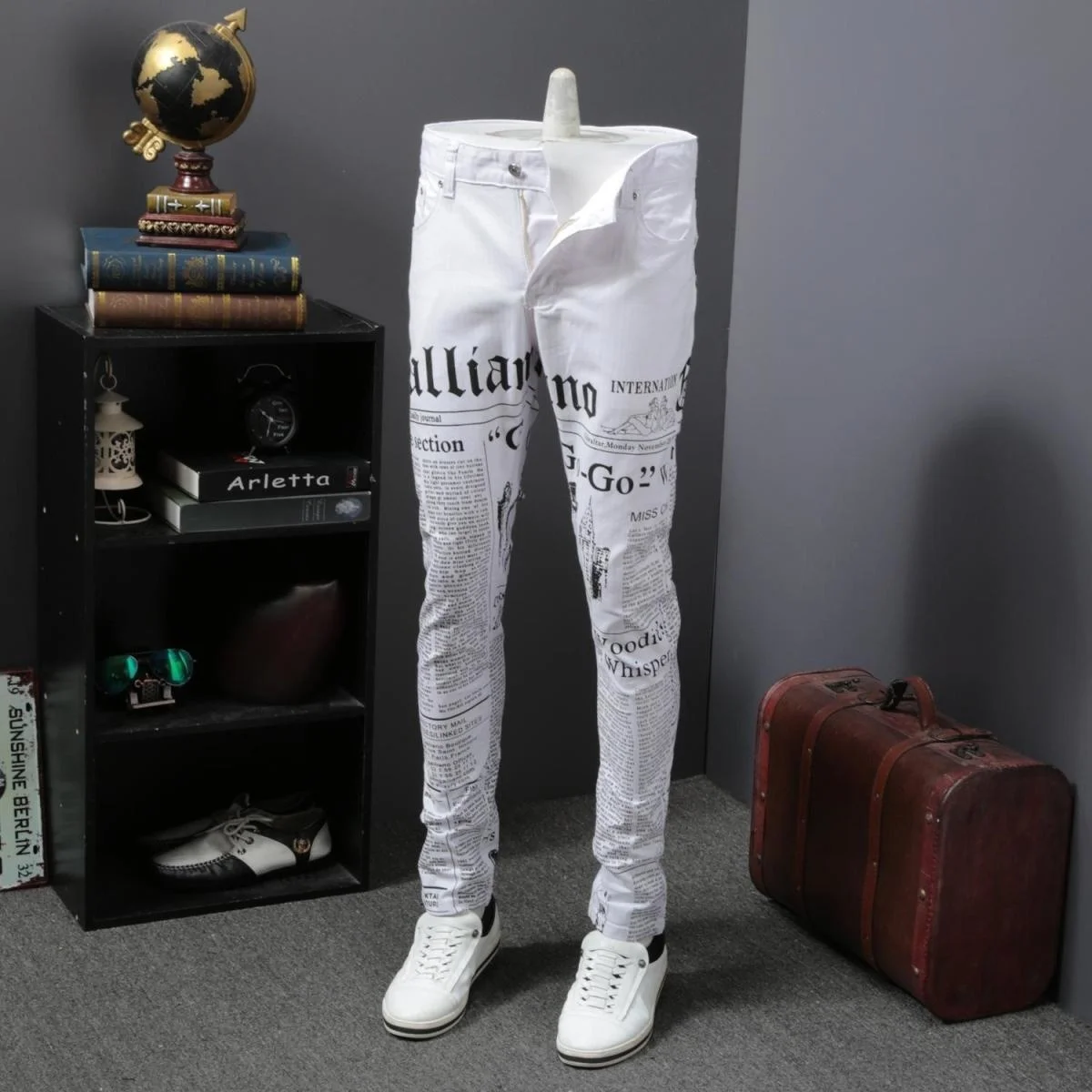 2022 Fashion Korean Jeans Men Newspaper Print Jeans For Men Slim Fit Casual Denim Pants Men Streetwear Trousers Men Clothes