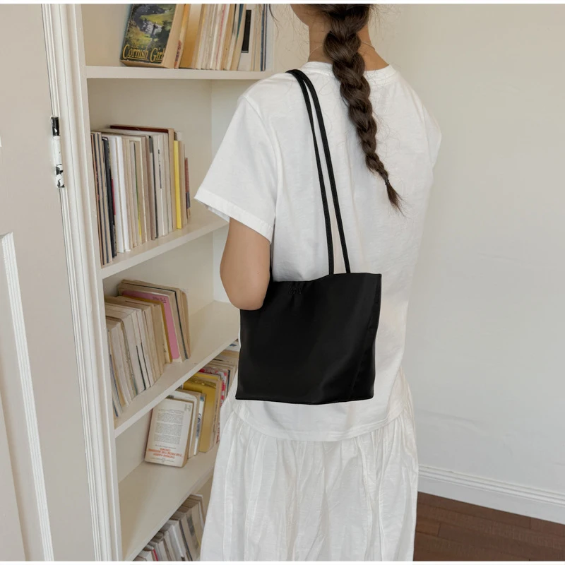 Trapezförmige Schultertasche mit langem Griff, Damen-Handtasche mit großem Fassungsvermögen, minimalistische einfarbige Tragetasche, Vintage-Arbeitstasche für den Arbeitsweg – Detail 15