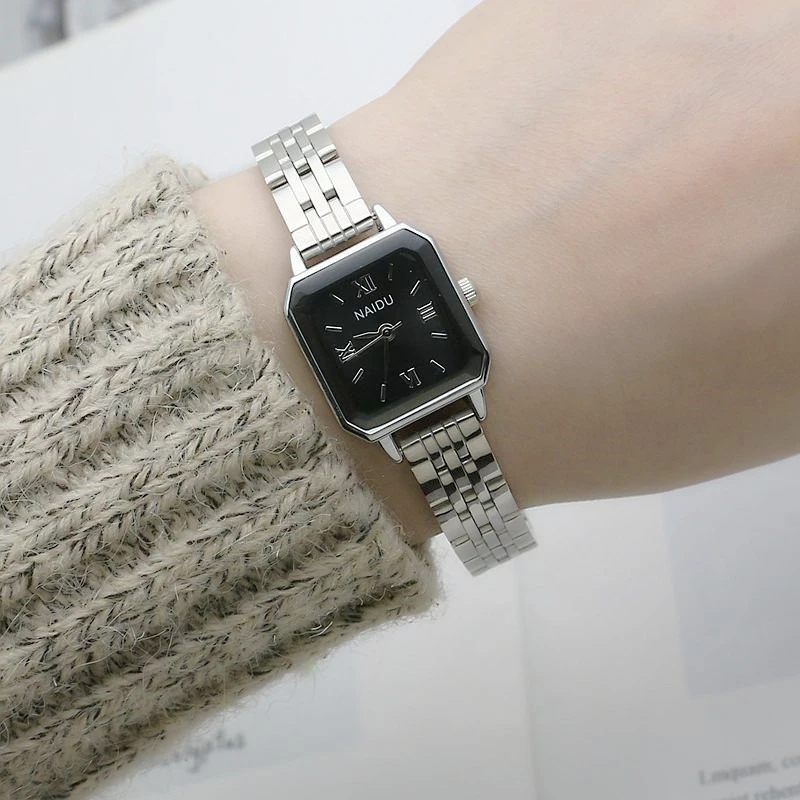 Orologi quadrati alla moda da donna Cinturino in lega d'oro 2025 Orologi da polso al quarzo da donna di lusso Qualità Orologio femminile in scala romana