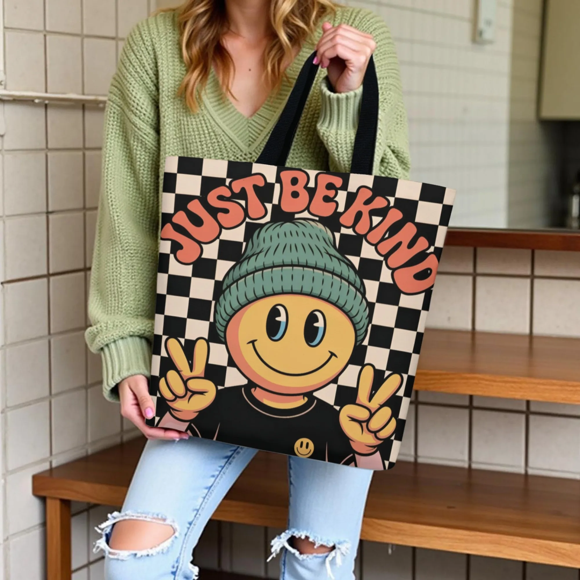 

Женская холщовая сумка-тоут с принтом в стиле ретро: клетчатый узор и смайлик «Будь добрый», крутая и модная сумка через плечо для повседневных покупок и поездок на работу