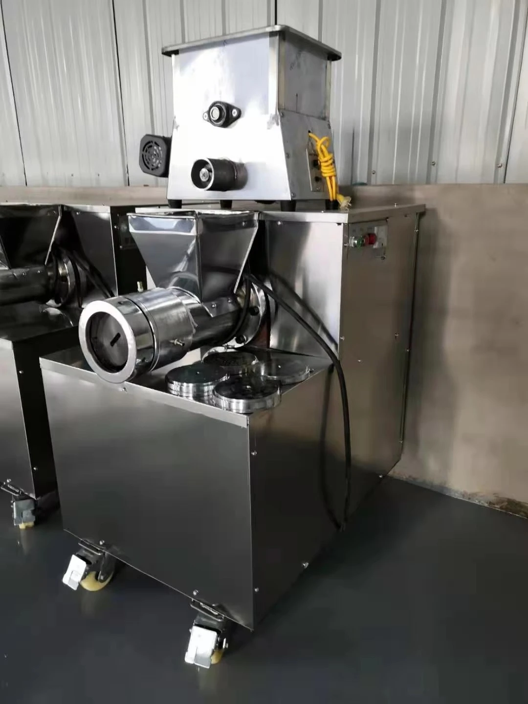 New Design Multifunction Small Scale Pasta Making Machine Germany Commercial