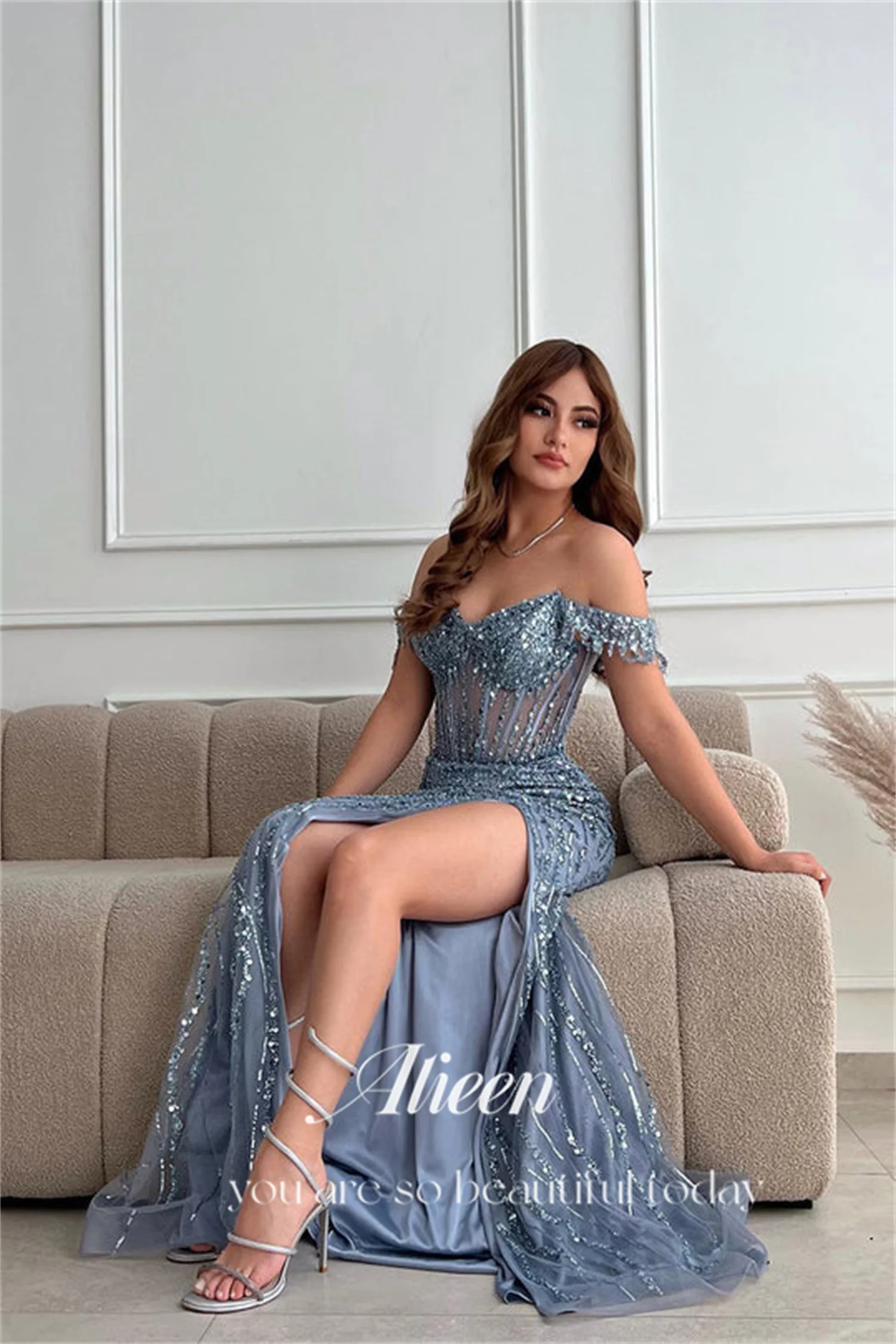 Schulterfreies Meerjungfrauenkleid in Graublau mit Perlen für Tanzpartys Hochwertiges Luxuskleid Maßgeschneidert Elegantes Damenkleid für Festlichkeiten – Detail 4