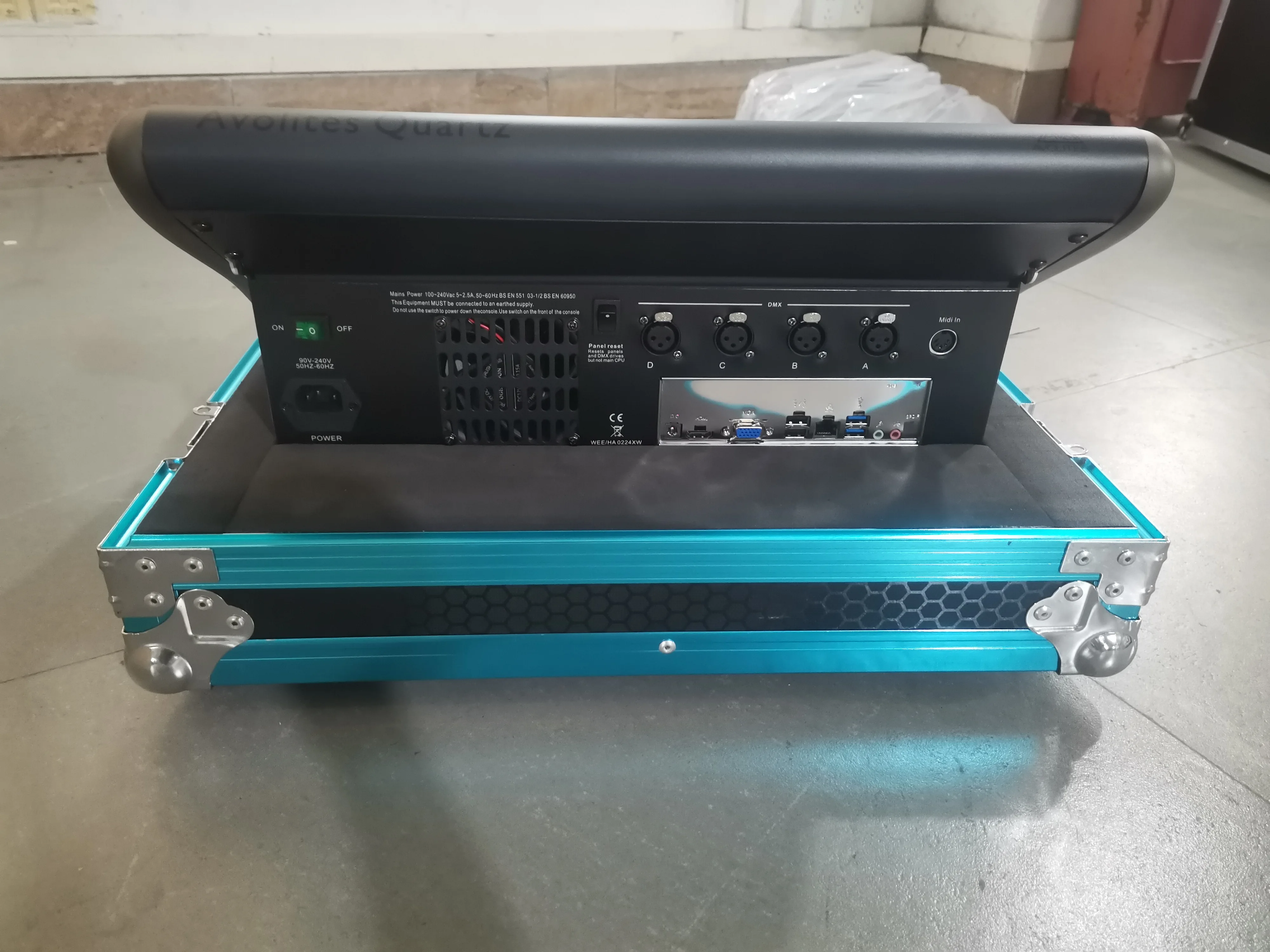 Tiger Titan Quartz DMX Controller Titan Quarz i7 with flycase DMX Console Touch Wing Tiger Touch Pro TT Plus Stage Light Console