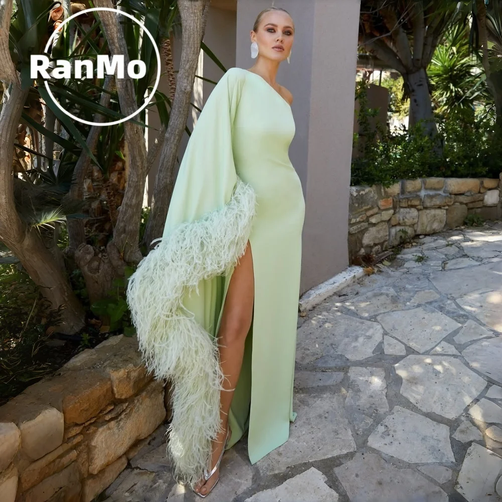 Ranmo Elegantes mintgrünes Abendkleid 2026, schulterfreies, plissiertes Feder-Meerjungfrauenkleid mit hohem Seitenschlitz, maßgeschneidertes Ballkleid