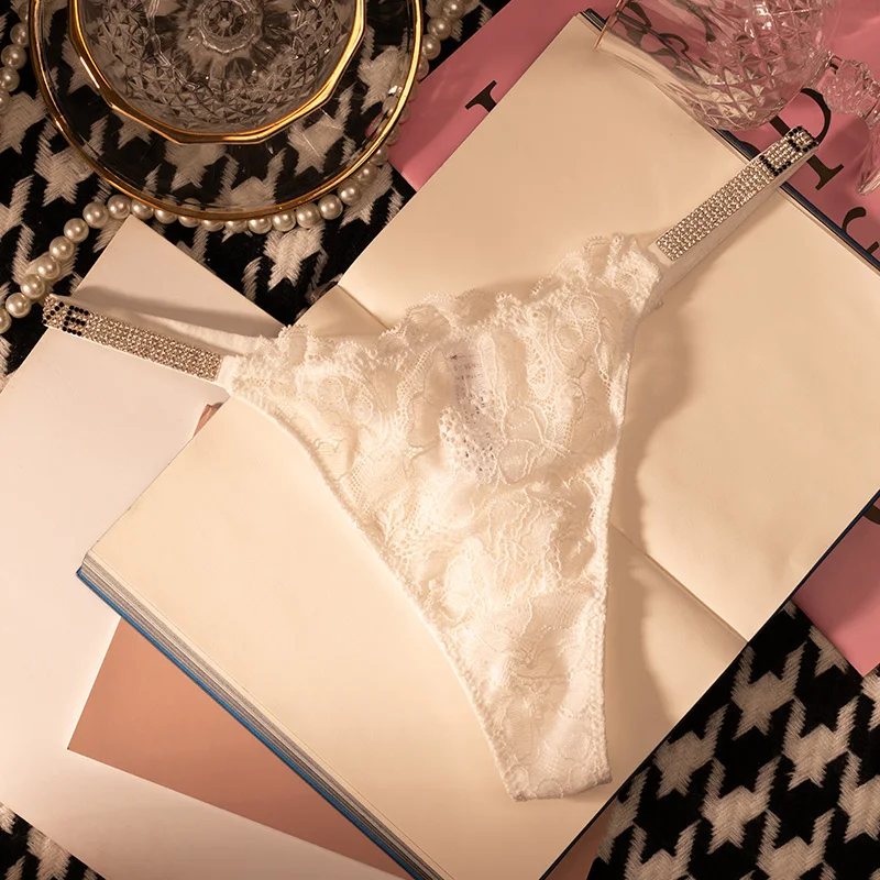الدانتيل مثير الفتيات النساء سراويل سلس الملابس الداخلية حجر الراين G سلسلة رسالة شفافة ثونغ للإناث منخفضة الارتفاع السيدات ملخصات