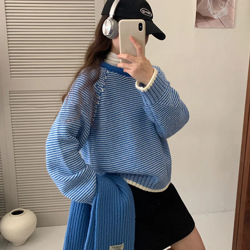 

Новый корейский универсальный свитер в стиле ретро с контрастными полосками для женщин на осень и зиму 2026 года