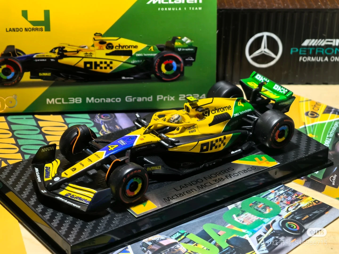 マクラーレン-f1-チーム-mcl38-合金レーシングカーモデル、アクリルケース入りヘルメット付き、モナコグランプリ、-4-ランド・ノリスと-81-オスカー・ピアストリ