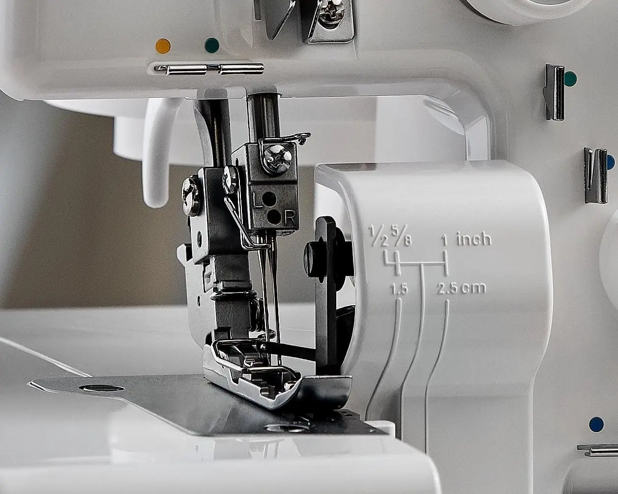 MO654DE Portable Thread Serger Sewing Machine