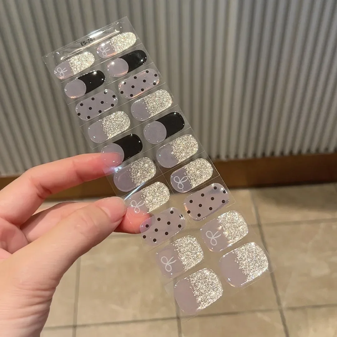 20 Tipsów Czysto Białe Nude Długotrwałe Kremowe Paski do Paznokci Naklejki Suwaki Potrzebują Lampy UV Owijki do Paznokci Półutwardzone Żelowe Naklejki na Paznokcie