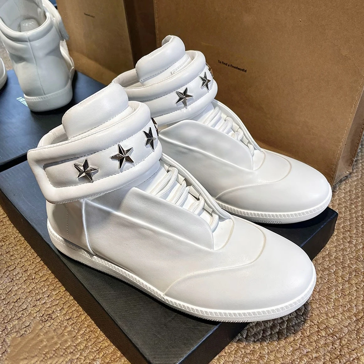 Shoes for Men Leather Casual Shoes Street Trend Star Rivet Flat Skateboard Shoes Couples Cool Lace-up Sneaker