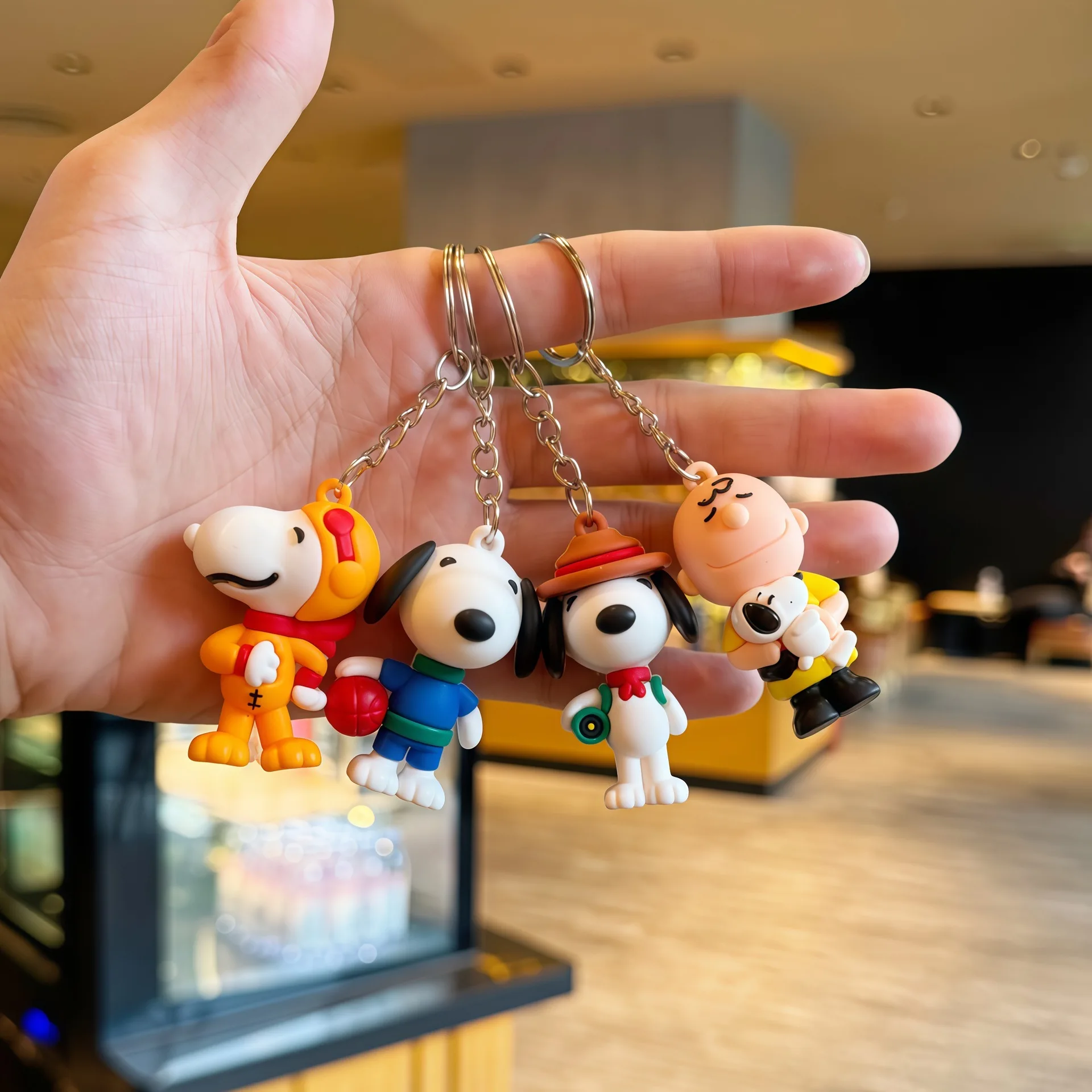 Snoopy cute doll mobile phone keychain bag pendant creative keychain pendant silicone car backpack couple key ring