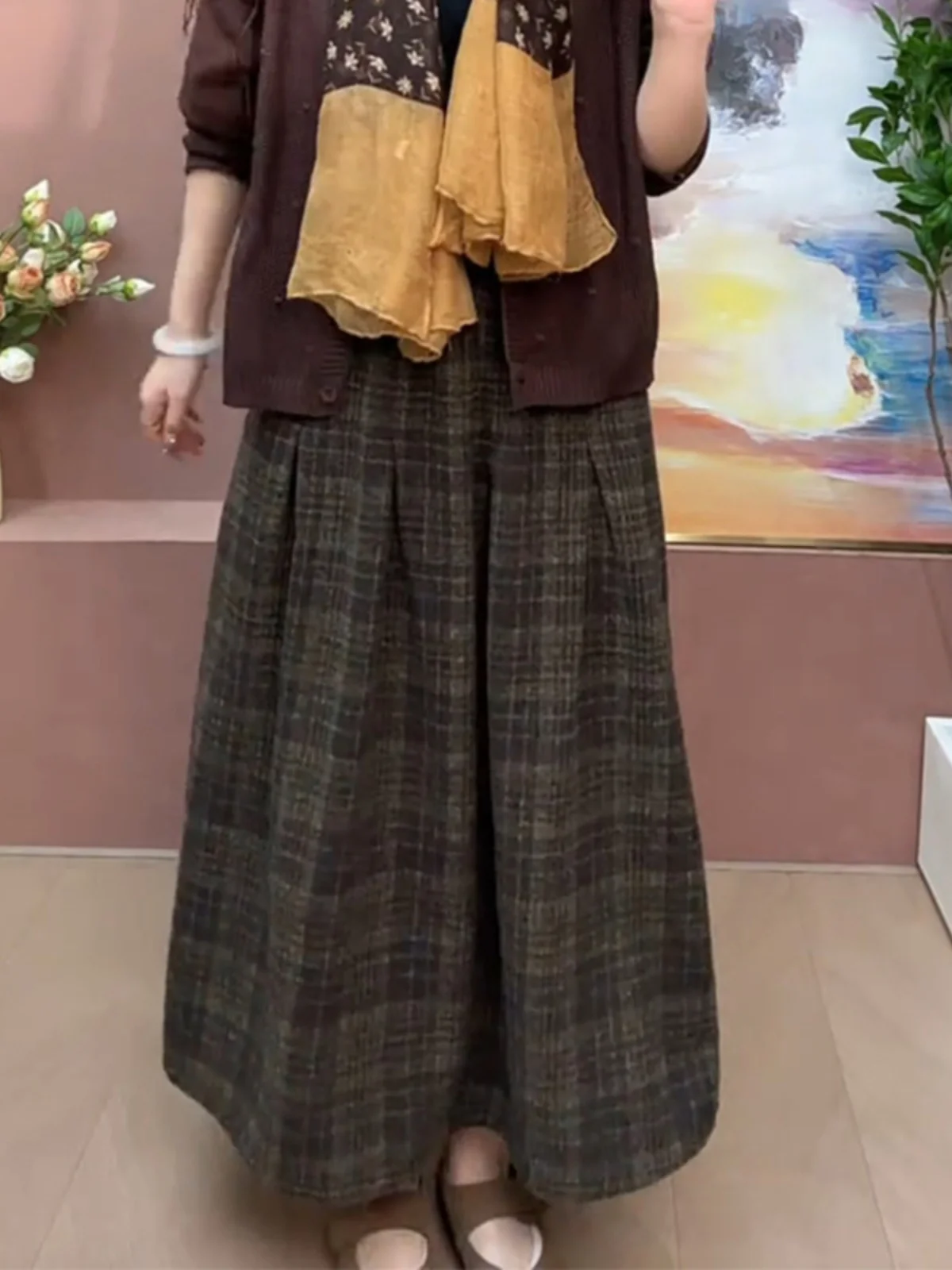 Spódnica midi w kratę z elastyczną talią, vintage, z wysokim stanem, o kroju litery A, wyszczuplająca, do pracy, dla figury typu gruszka.