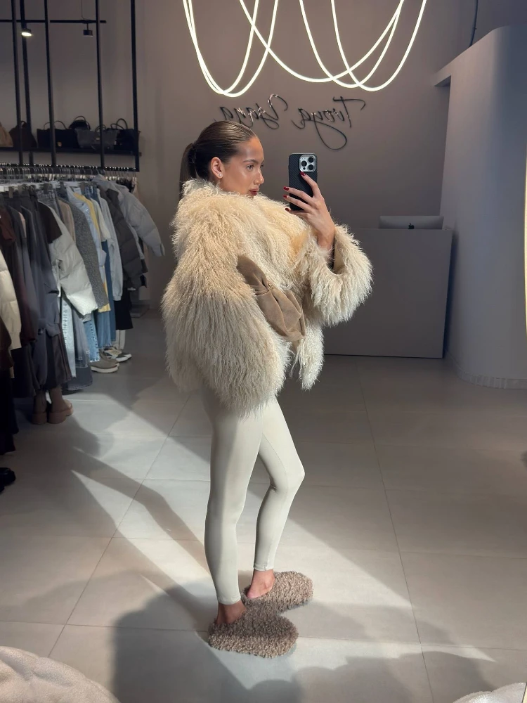 معطف نسائي قصير من الفرو الصناعي أنيق بدون ياقة وأكمام طويلة سترة دافئة فضفاضة موضة شتاء 2025 Y2k سترات خارجية عالية الشارع