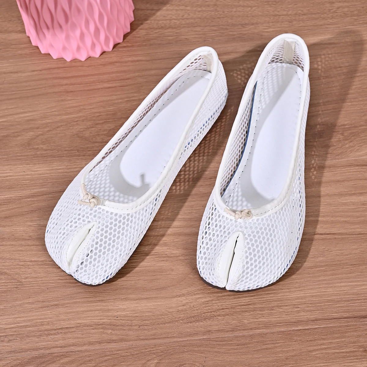 Women Mesh Tabi Split Toe Ballet Flats Summer Breathable Hollow Out Slip On Loafers Casual Comfortable Flat Shoes Zapatos Mujer