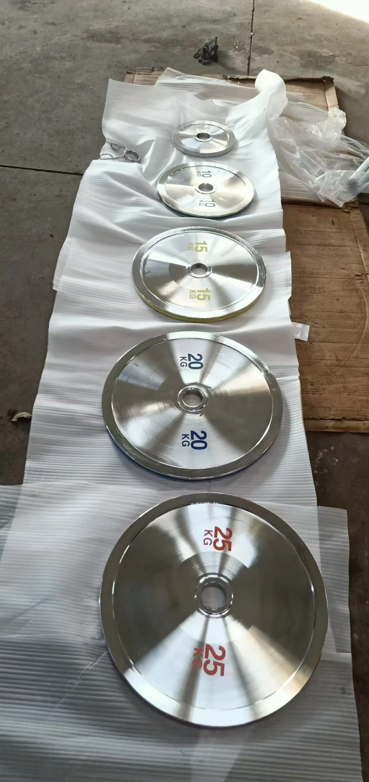 All-steel weightlifting barbell plate 4-layer electroplated mirror process Durable rubber steel counterweight plate