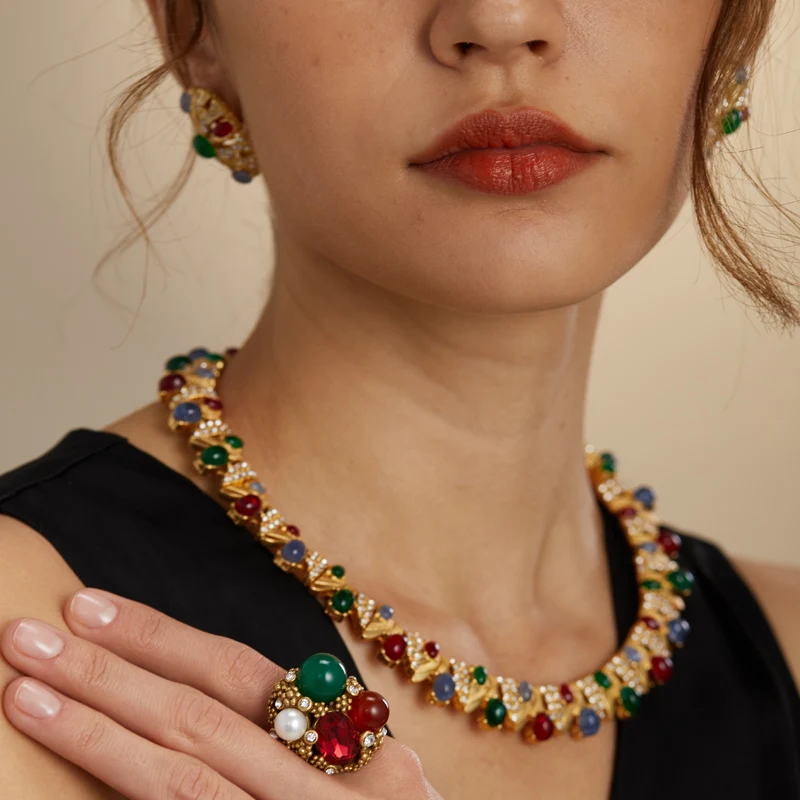 Vintage Collar Choker Necklace Luxury Woman Chunk Natural Green Glass Gold Color Accessories Designer Jewelry 2025 New