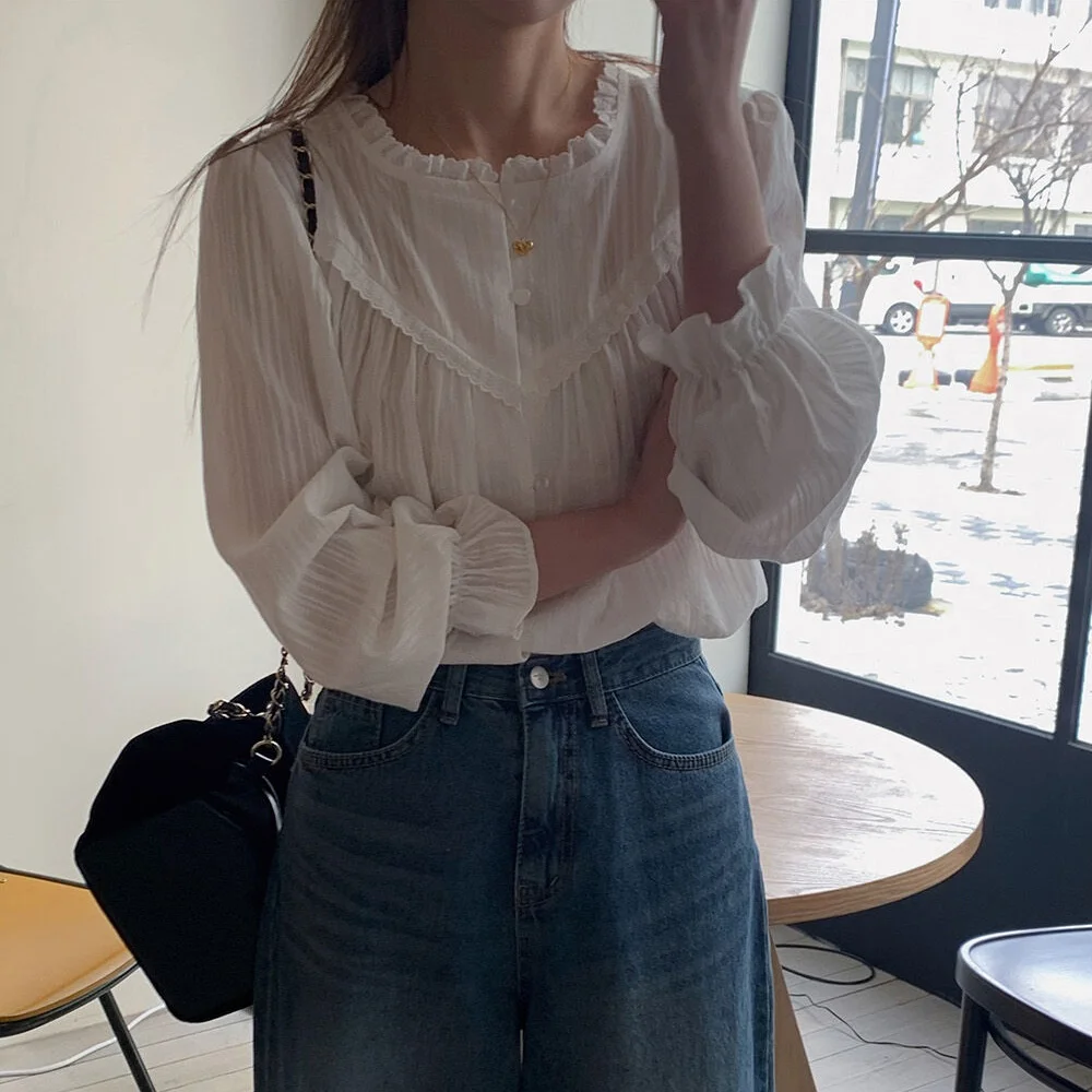 

Chic Korean Style Women's Shirt with Lace Trim And Bubble Sleeves Spring Base Layer Top Elegant Inner Wear White Floral Design