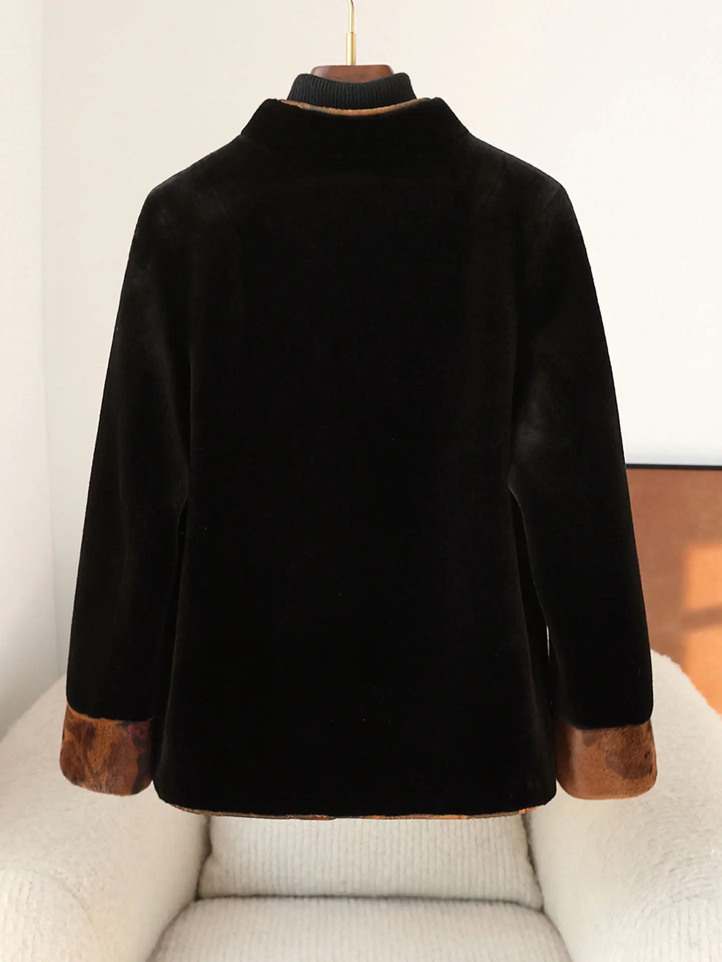New Chinese-style elegant mink fur coat for mothers, new autumn and winter collection, short golden mink fur fur for middle-aged
