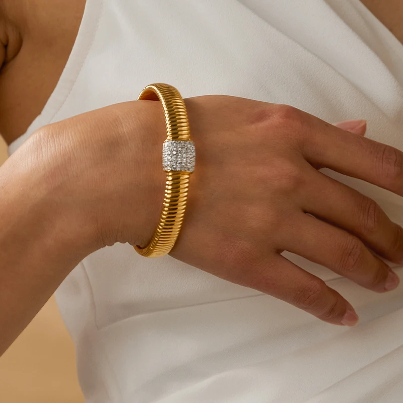 VAROLE New Product Snake Bone Texture Bangle Female Multi-layer Cubic Zircon Bold Brass Jewelry Fine Bracelet Bangles