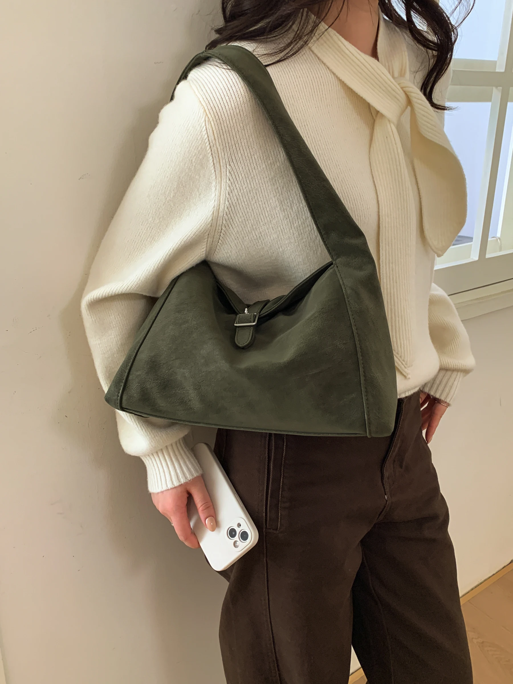 

Повседневная шикарная матовая бархатная сумка-тоут, женская модная корейская сумка Sle 2024, модная пригородная сумка на одно плечо, простая расслабляющая сумка