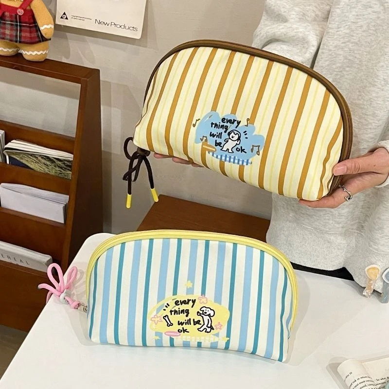 

Women's Cosmetic Pouch Large capacity Makeup Organizer Travel Toiletry kit Bag Portable Lipstick Storage Pouch