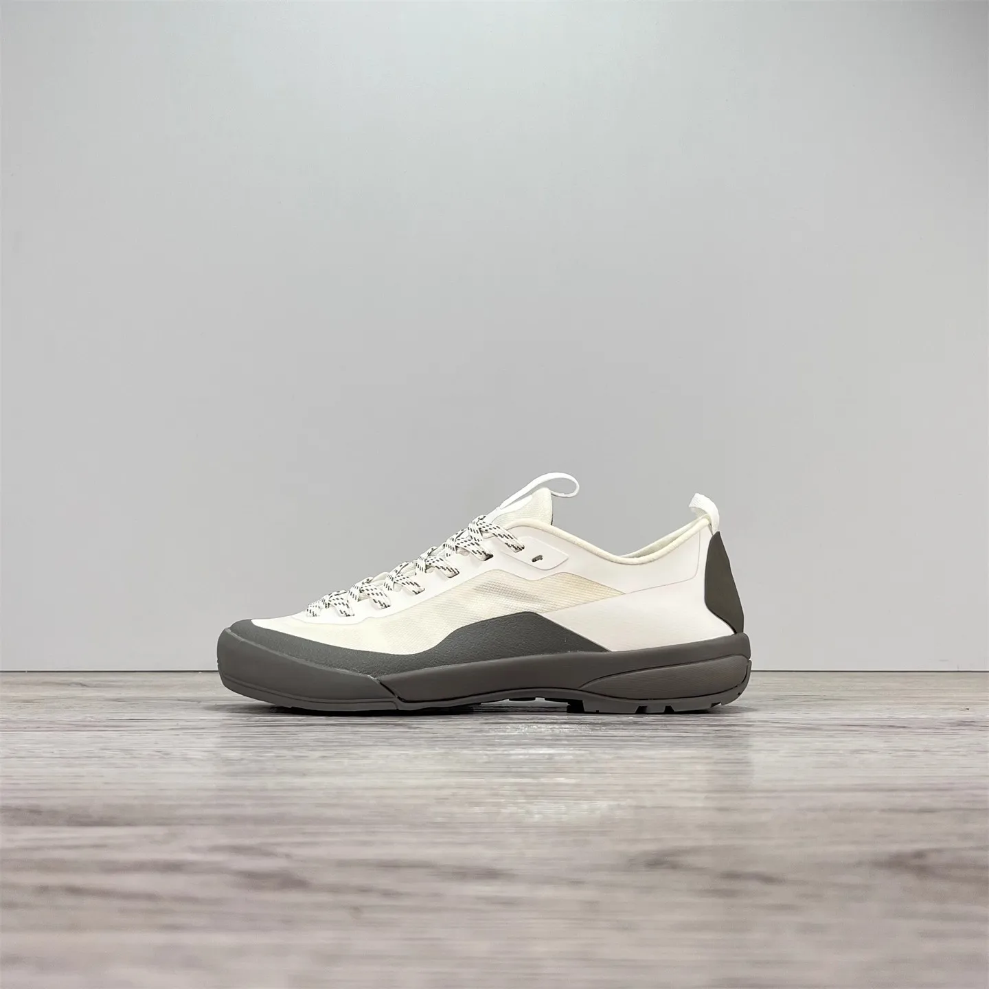 

Summer Hot Sale: 2025 New Outdoor Walking Shoes Breathable Walking Shoes Training Shoes Unisex Shoes Excellent