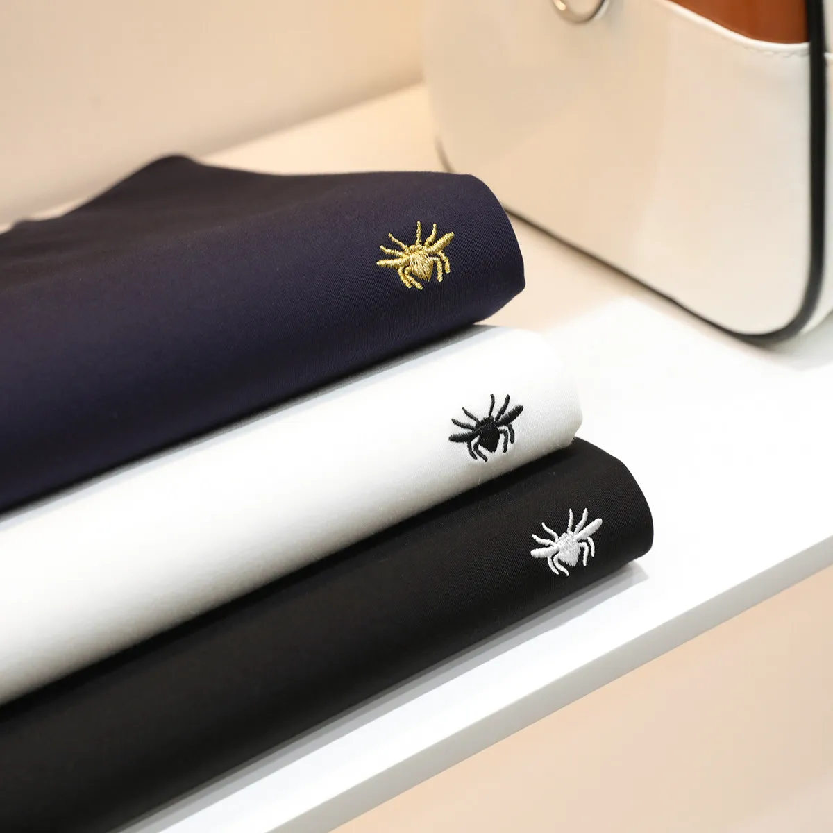 Cost-effective 2026 summer new men's outdoor embroidery bee elastic round neck short-sleeved T-shirt