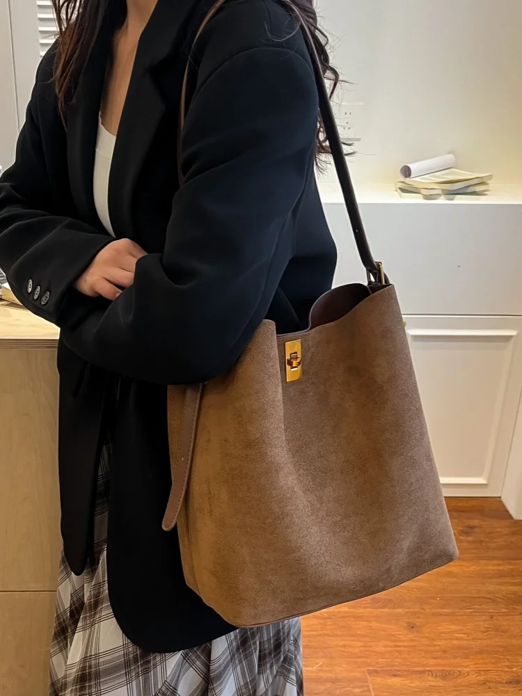 

Retro Suede Buet Bag Large Capaci Women's Faionable Tote Bag Casual Simple Sle Autumn Winter 2025 New Trendy Handbag