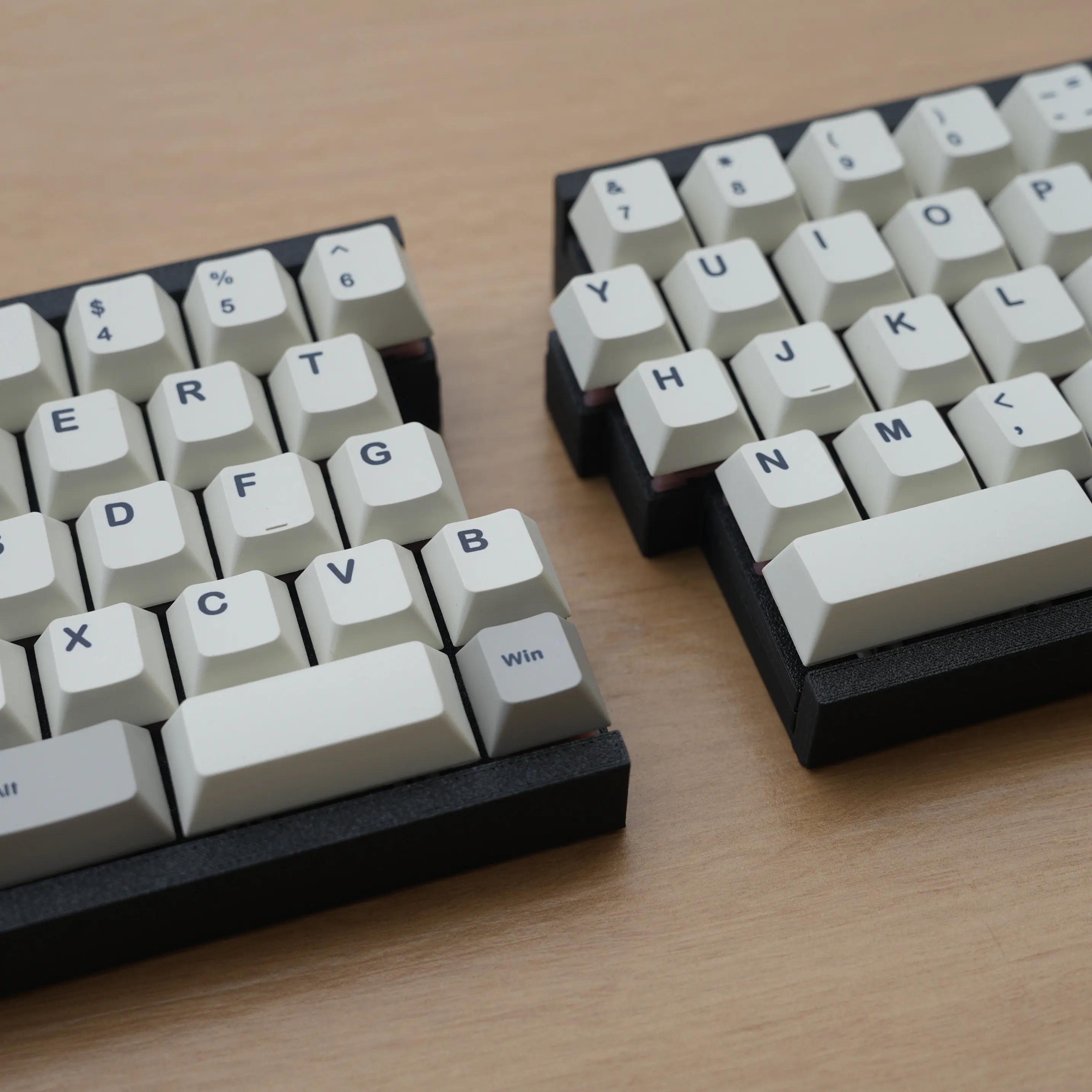 Ergo 2.4g wireless split mechanical keyboard in HKB layout hotswap VIAL remapping PBT Keycap silent switches