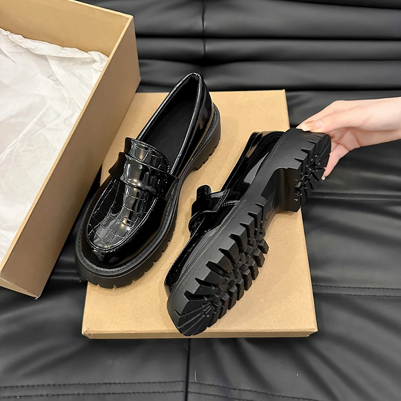 

2025 new Round head thick sole single shoes women black college style fashion simple small leather shoes with British loafers