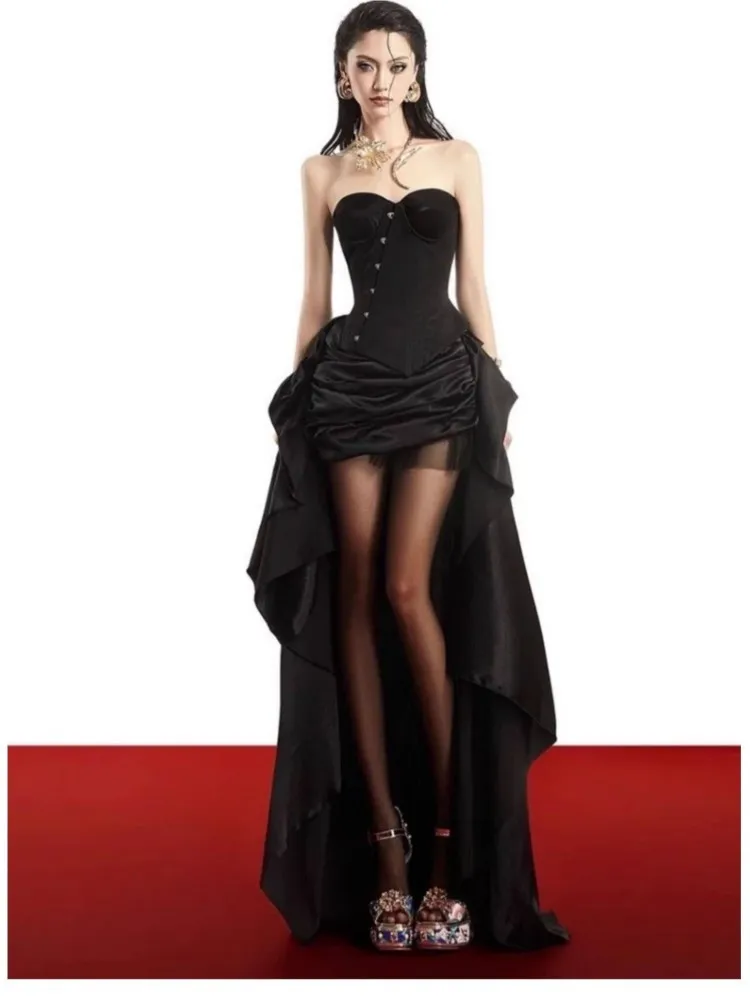 

A pure and elegant off-the-shoulder set with unique distinctive design featuring skirt