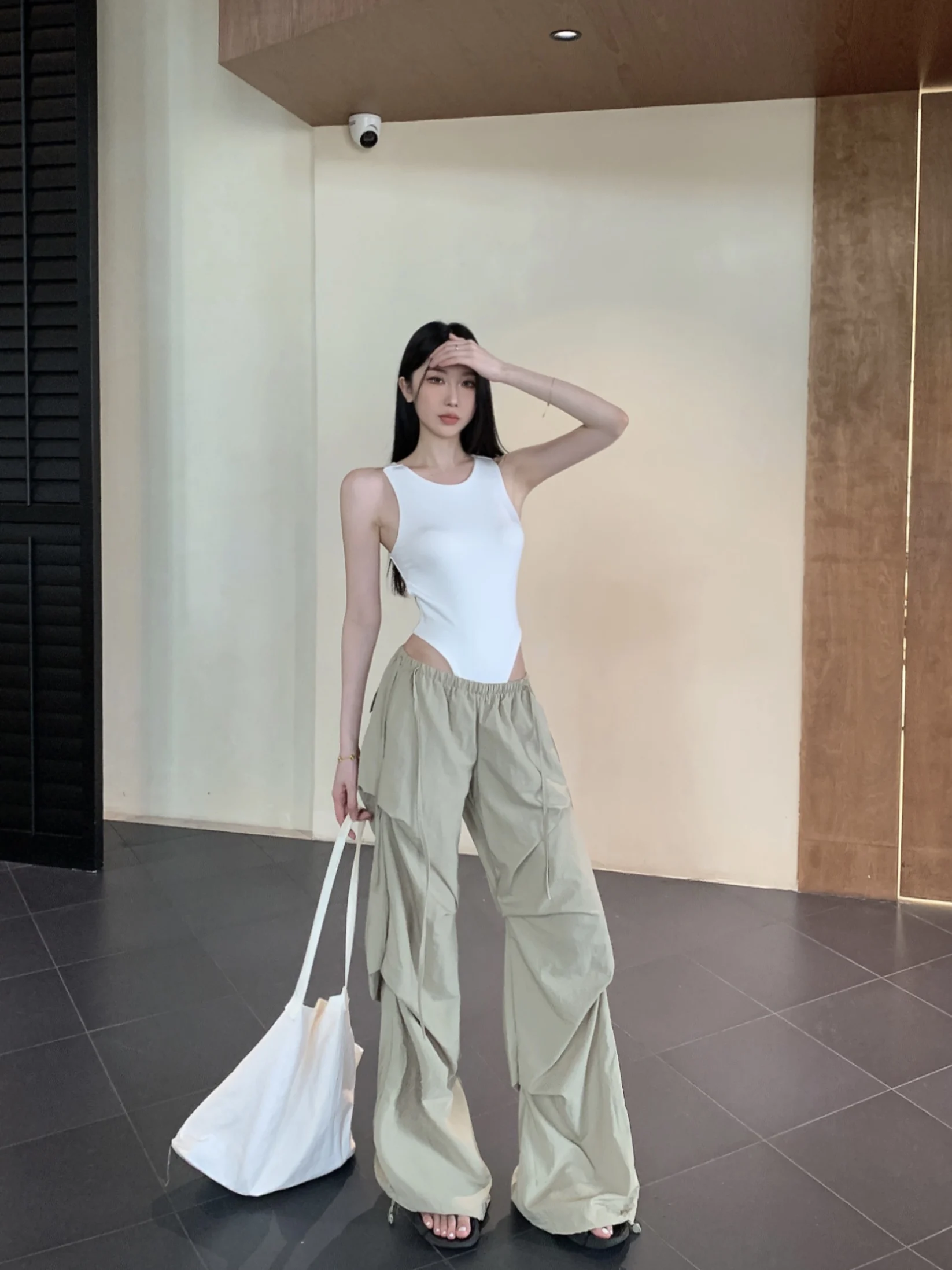 

Женские повседневные брюки цвета хаки, весенние, с высокой талией, широкими штанинами, свободного кроя, на эластичном поясе