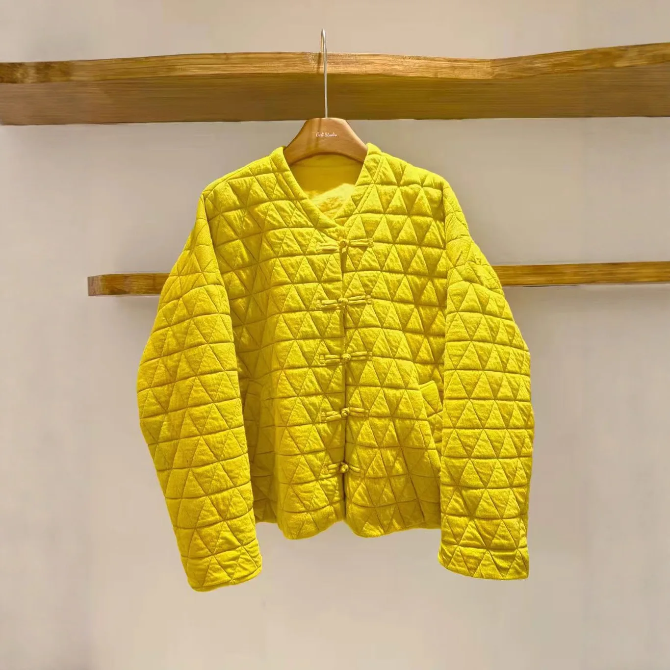 

2025 Autumn/Winter New Retro Literary Chinese Style Batwing Sleeve Diamond Quilted Cotton Jacket