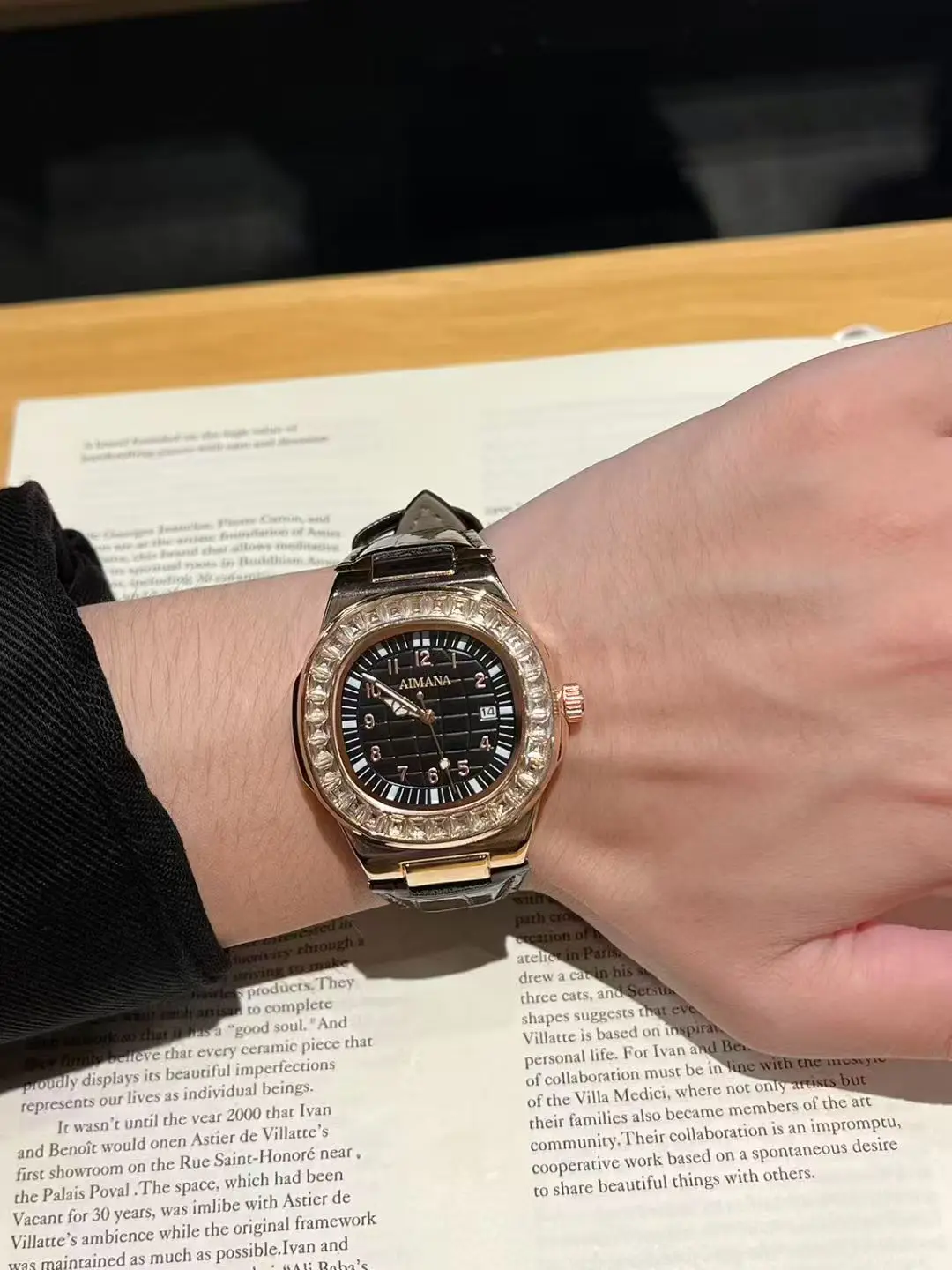 سوار جلدي وخاتم ماسي لساعة الزوجين