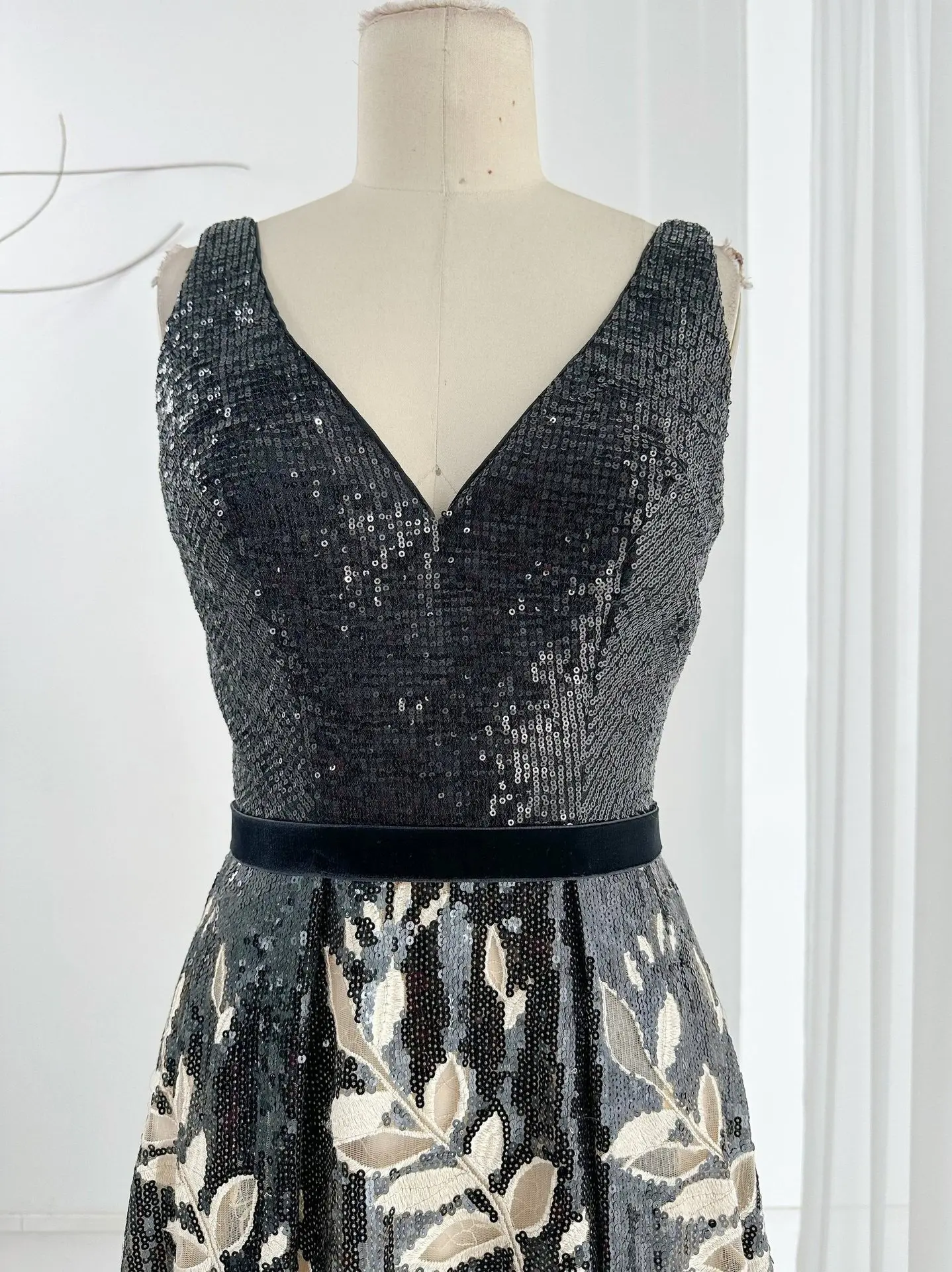 Champagne Sexy Deep V -Neck SequinWaistThin Annual Meeting Stage Performance Evening Dress Skirt M2056