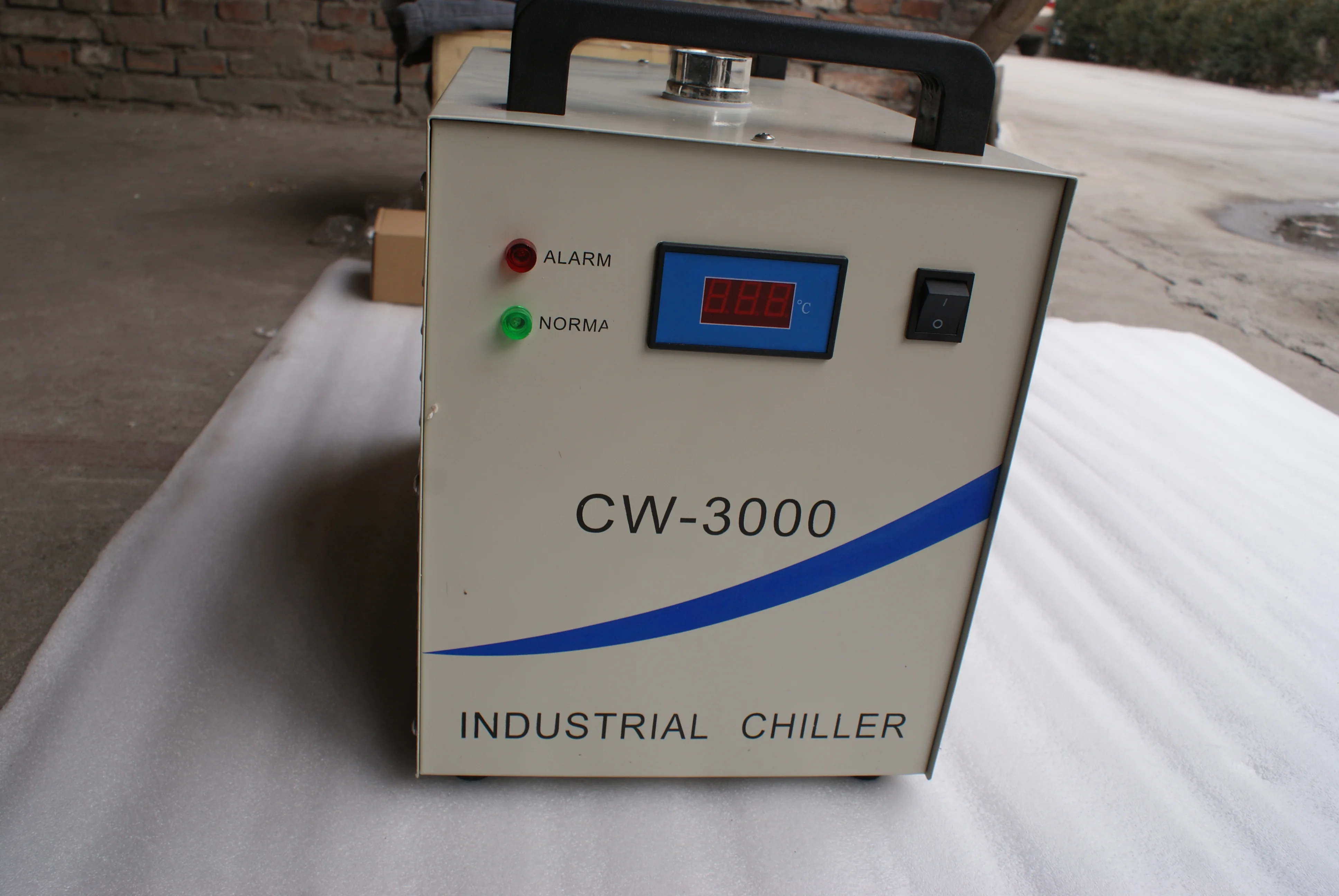 China supplier of CW-3000 water chiller for Co2 laser cutting engraving machine