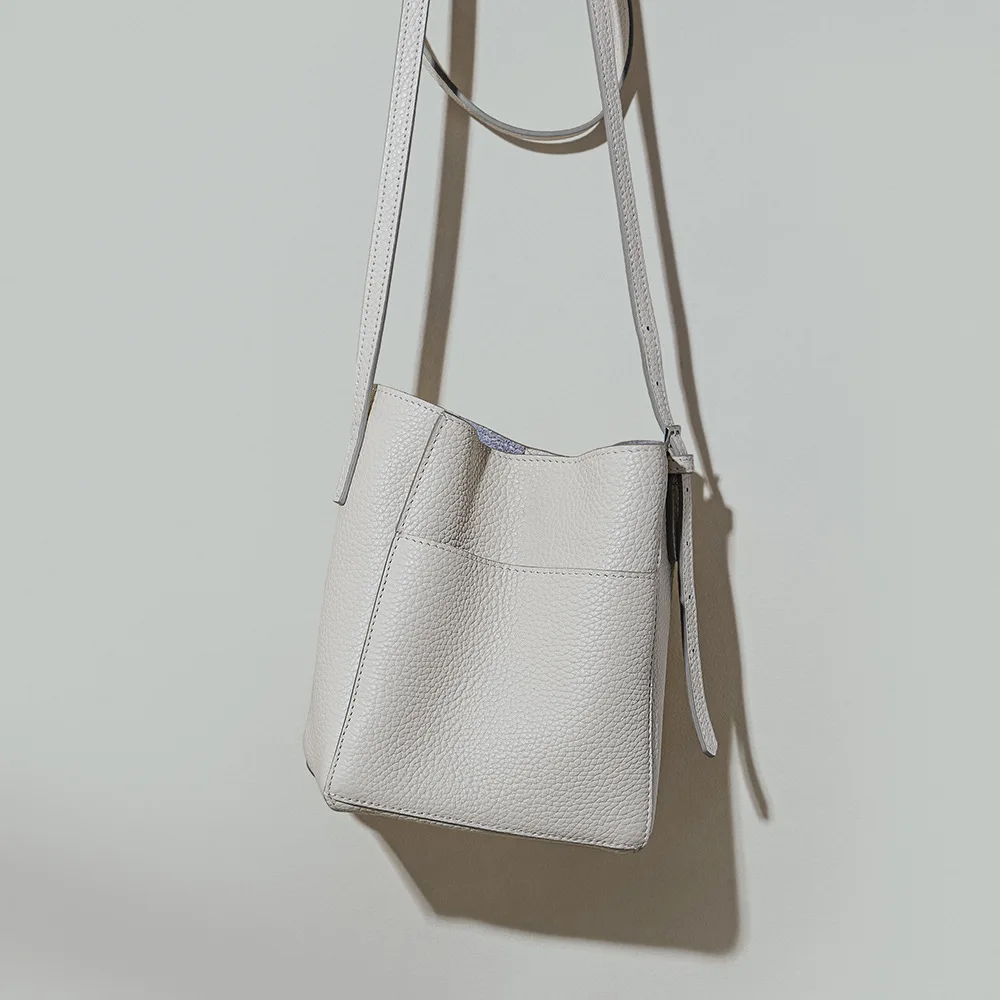 Sac en cuir véritable Bergame pour femme, couche supérieure en cuir de vachette, polyvalent, simple, lancé coréen, style Y2k, début du printemps, nouveau, 2024, E27