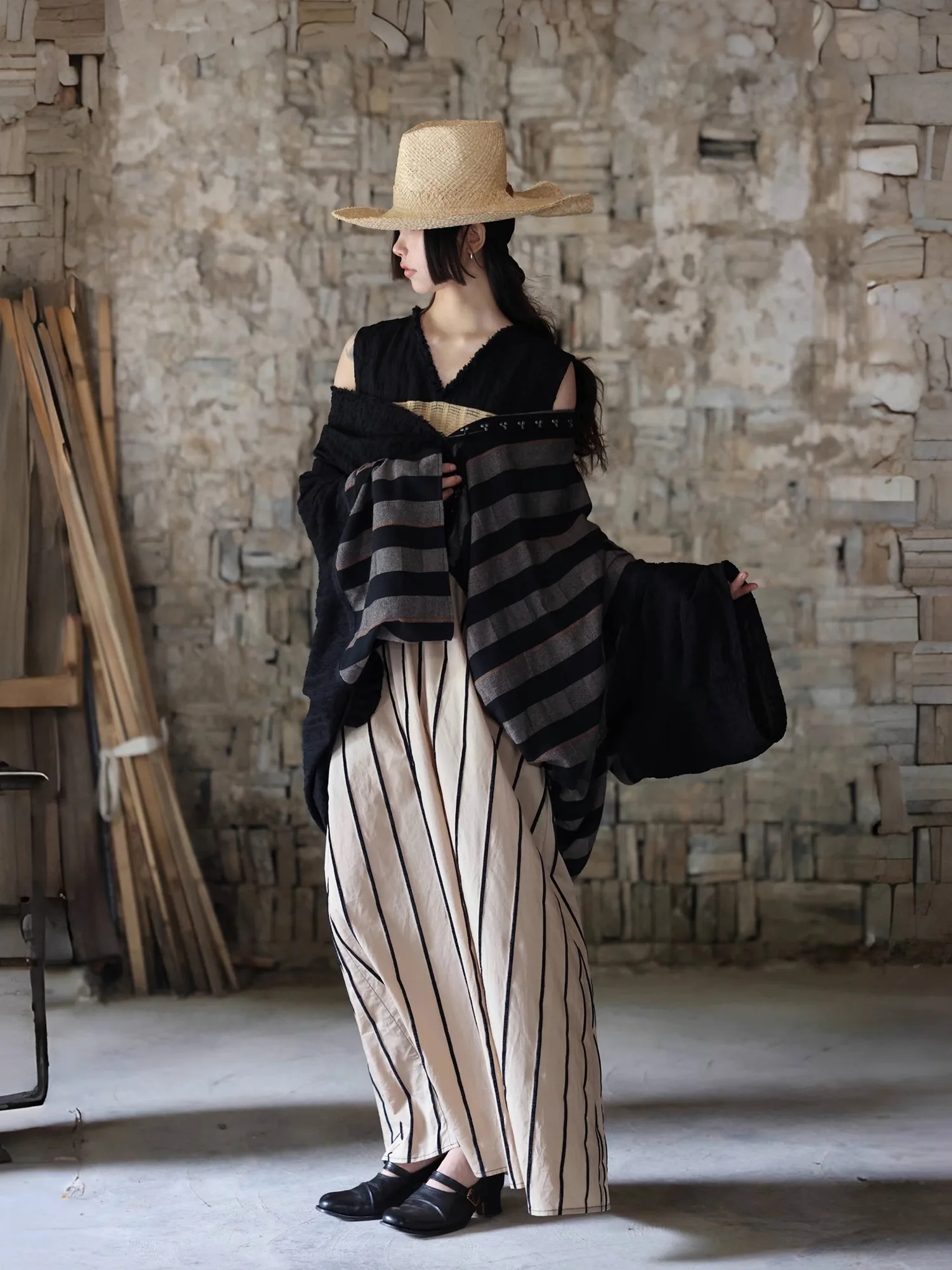 

Оригинальный дизайн, свободный крой, хлопковый полосатый узор, асимметричный пэчворк, открытый кардиган, черно-белое платье-халат для женщин