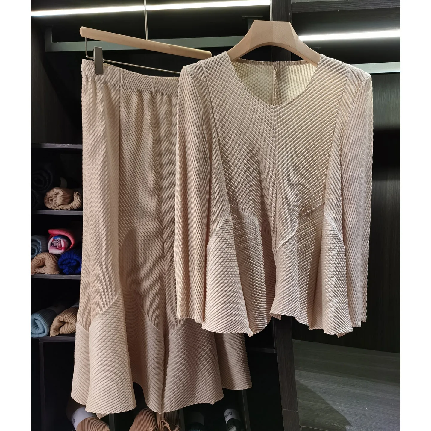 

Miyake Pleated Spring New 2026 Women's Spring Fashion Ruffle Irregular Two-piece Round Neck Elastic Waist A-line Suit Skirt