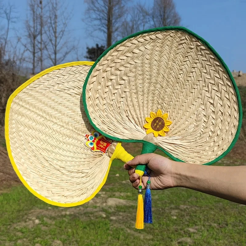 Hand-Woven Fan Hand-Operated Fan Summer Antique Portable Large Cattail Leaf Fan Woven Hand Crank Summer Cooling Palm-Leaf Fan