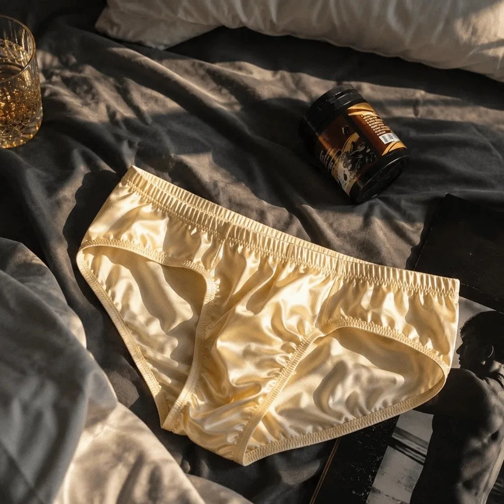 Luxury Low Waist Male Underwear Glossy Shiny Ice Silk Satin Silk Briefs Lingerie Bulge Pouch Men's Triangle Panties Youth