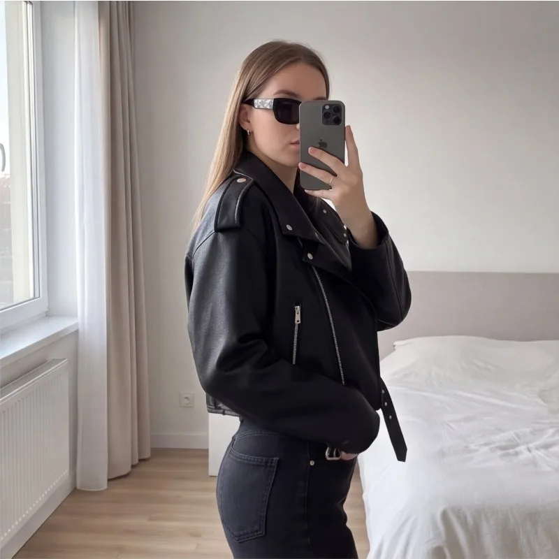 Guobioziy Women's Black Faux Leather Biker Jacket, Classic Commuter Style, Short Slim-fit Motorcycle Jacket with A Lapel.