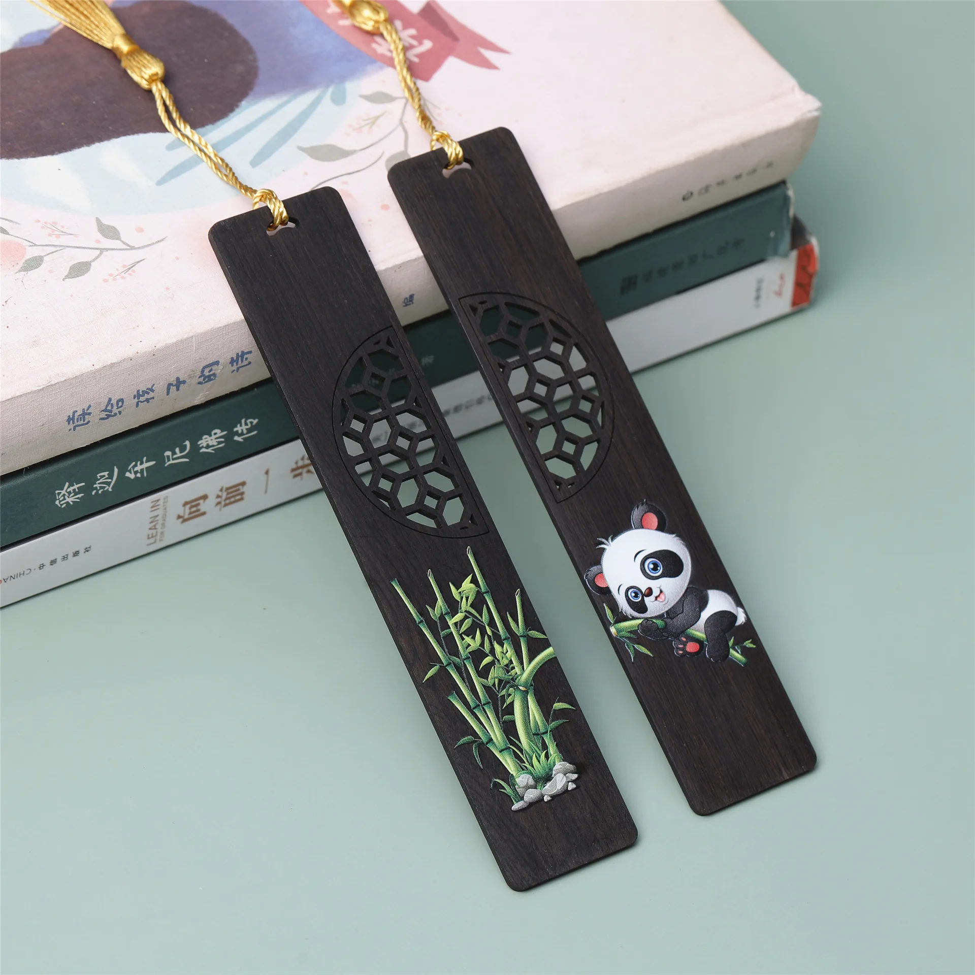 

Chinese Style Wooden Hollowed Bookmark Color Painted Panda Bamboo Bookmark Pagination Mark Retro Book Clip Students Stationery