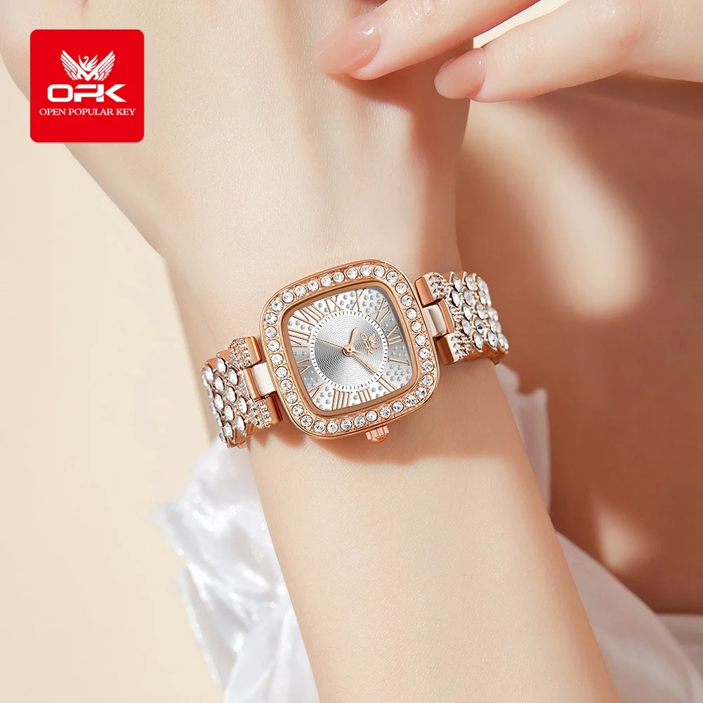 Zegarek damski kwarcowy OPK 6048 ze stalowym paskiem i kwadratową tarczą z otworami.