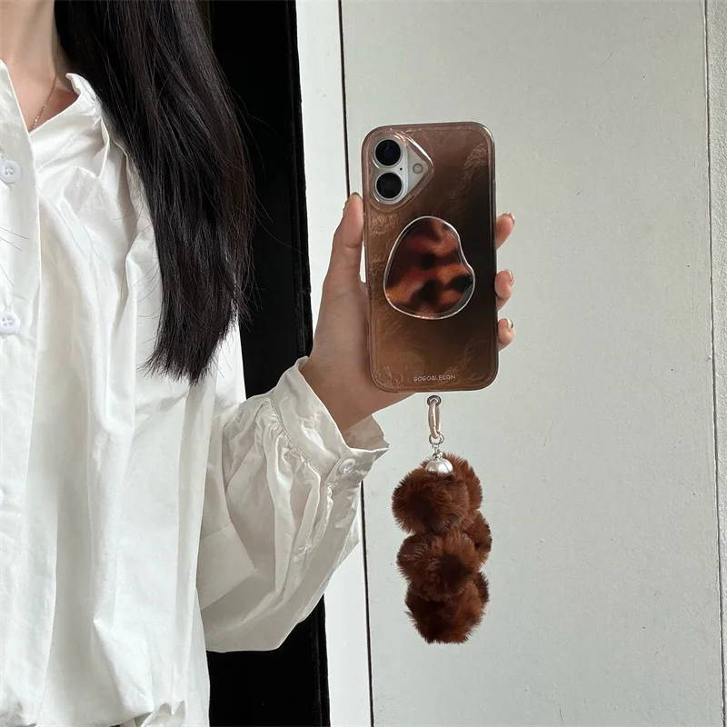 Fashion Gradual brown Amber Stand Phone Case For iPhone 16 Pro 14 13 15 Pro Max Protective Cover with Cute plush chain Case Capa