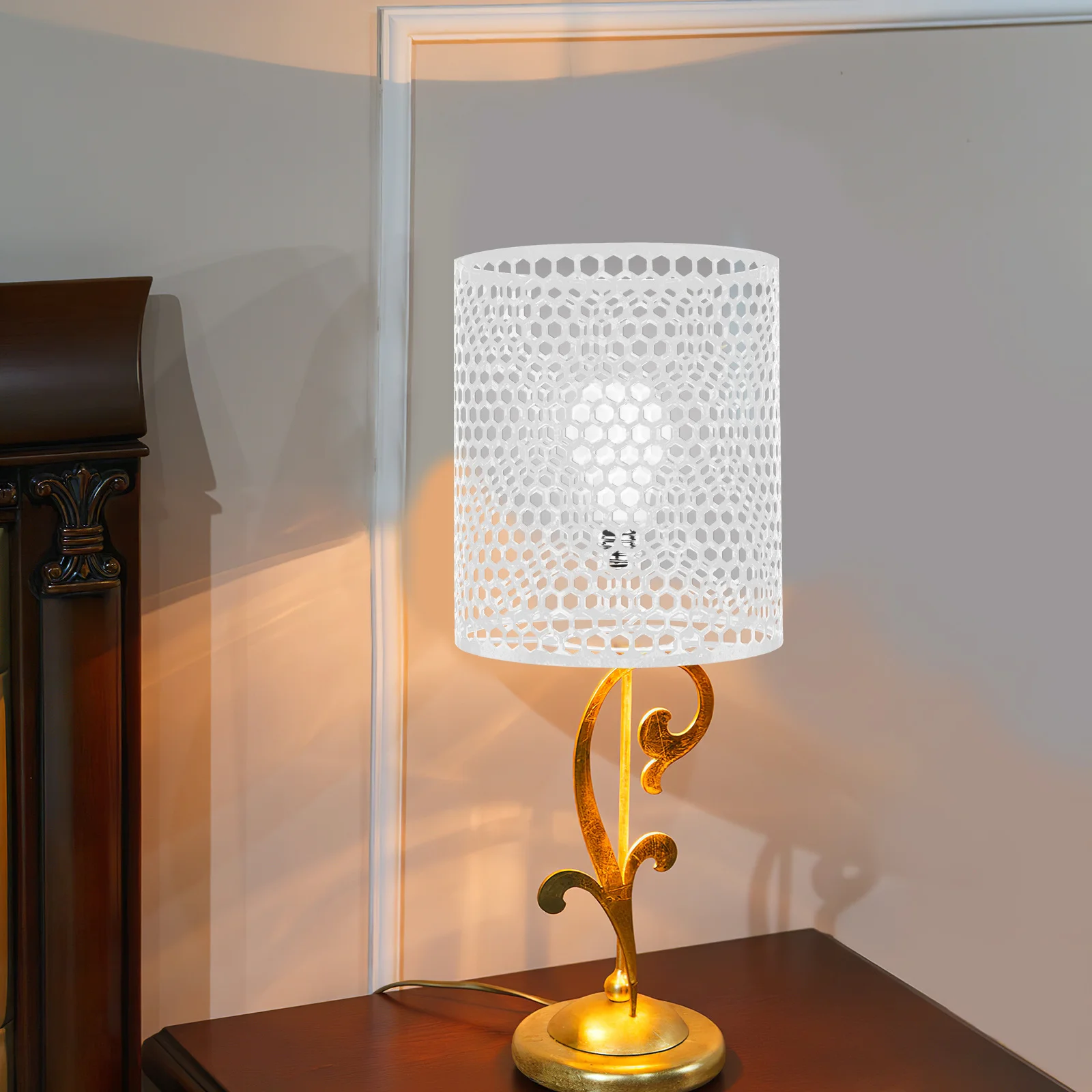 

Hollowed Iron Lampshade Cover Simple Atmospheric Ceiling Lamp Decor Ideal for Home Dining Kitchen Bedroom Cafe Bar