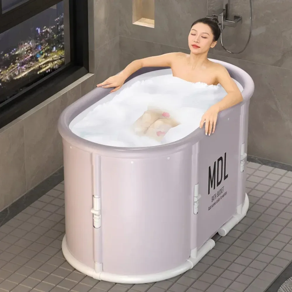 Una unidad de la nueva bañera doméstica ovalada plegable de estilo otoño-invierno para adultos, una piscina de spa para la relajación, se puede reclinar.