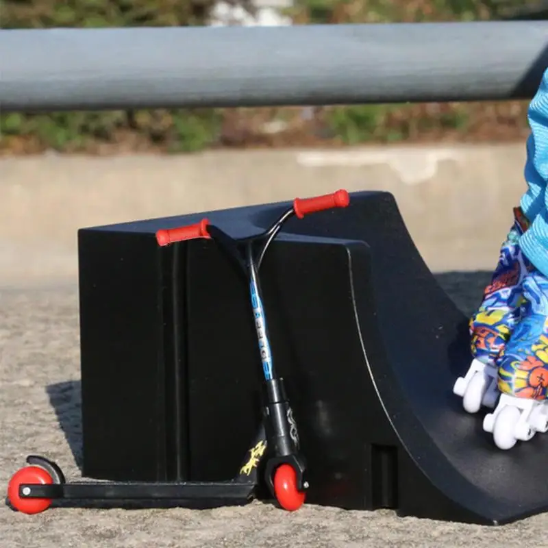 Due ruote Mini Finger Scooter giocattoli giocattoli educativi per bambini movimento punta delle dita Skateboard giocattoli per la casa al coperto per bomboniere