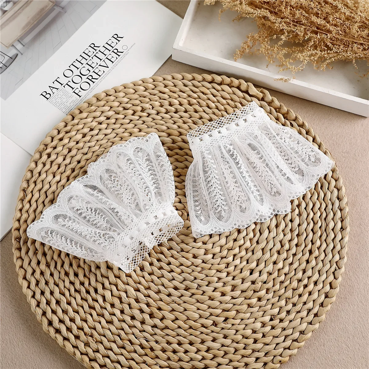 Linbaiway White Black Fake Flare Sleeves Women Floral Lace Pleated False Cuffs Ruffles Wrist Warmers Sweater Blouse Horn Cuffs